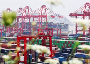 الصادرات الصينية تهوي في تشرين الأول وسط تراجع الطلب الأمريكي