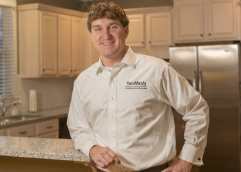 رون هولت رجل صنع الملايين من تنظيف المراحيض