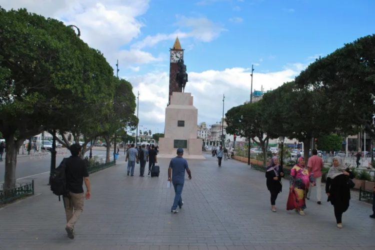 الحكومة تعتمد على الاقتراض الداخلي والخارجي لتعبئة موارد الموازنة (الجزيرة)