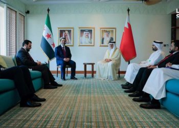 الوزير الشيباني يبحث مع نظيره البحريني في المنامة تعزيز العلاقات الثنائية بين البلدين