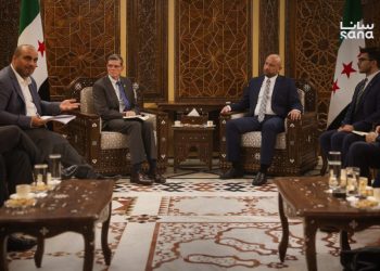 وزير الطوارئ يبحث مع وفد أمريكي جهود التعافي وإزالة آثار الكوارث في سوريا