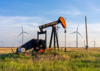 تراجع أسعار النفط وسط مخاوف من حدوث فائض في المعروض