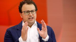 مشبها إياها بالسجائر.. مؤسس “آنثروبيك” يحذر شركات الذكاء الاصطناعي