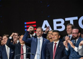 أزمة العملات المشفرة تضرب عائلة ترامب