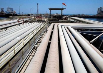 النفط يتراجع مع ترقب خطوة أمريكية بشأن خام فنزويلا