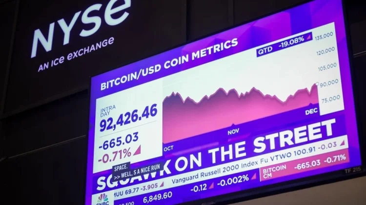 رصد تحركات البيتكوين على شاشات بورصة نيويورك