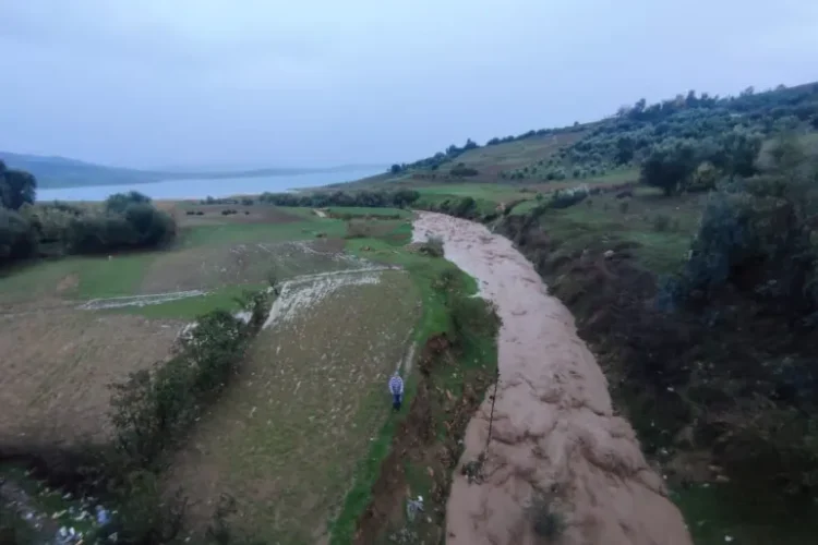 واد أقريقار في قرية إزغيرة شمال المغرب بعد أن جرت مياهه إثر سنوات من الجفاف (الجزيرة)