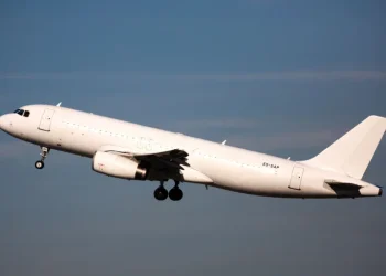 تعرف إلى طائرة إيرباص إيه 320 التي أربكت حركة الطيران في العالم- فيديو