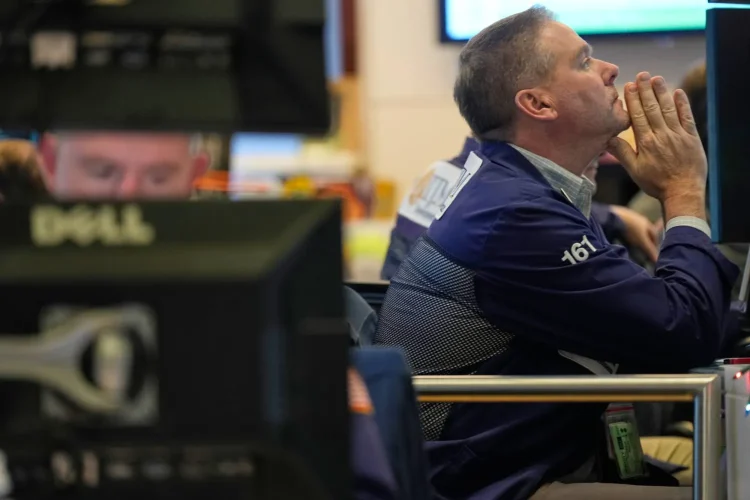 متداول في بورصة نيويورك (أ.ب)