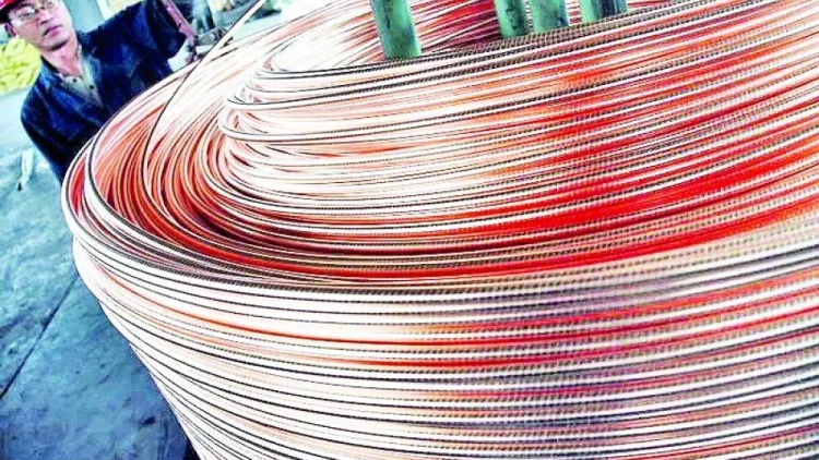 النحاس نحو 12 ألف دولار للطن في عام قياسي