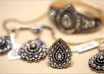 الفضة تقفز إلى مستوى قياسي يتجاوز 66 دولاراً للأونصة