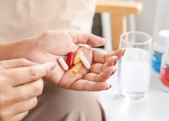 ماذا يحدث لجهازك المناعي عند تناول الحديد وفيتامين سي معاً؟