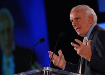 11 درساً غيّرت ملايين البشر .. أسرار جيم رون لصناعة الثروة والحكمة