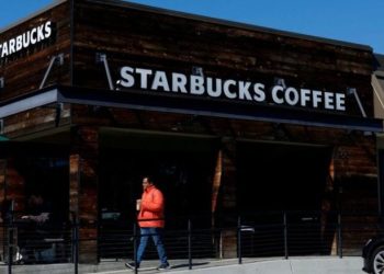 ستاربكس تعتزم دفع 35 مليون دولار لعاملين بنيويورك لتسوية دعاوى تتهمها بانتهاك قانون العمل