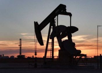 النفط يرتفع بعد اعتراض أمريكا لناقلة نفط قبالة سواحل فنزويلا في مطلع الأسبوع