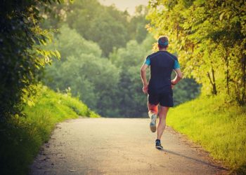 المشي الذكي… كيف تعزز صحة قلبك من دون الحاجة لـ 10 آلاف خطوة يوميا؟