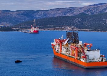 تركيا تصعد إلى نادي الأربعة الكبار في التنقيب عن الطاقة بالبحار