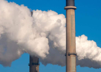 الاستعمار الكربوني .. كيف تُصدِّر الدول الغنية الكارثة إلى الفقراء؟