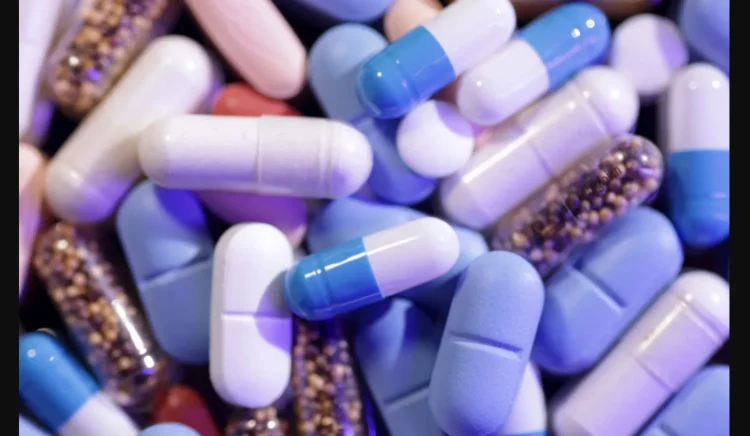 انخفاض مستويات فيتامين «د» قد يكون مرتبطاً بالاكتئاب (رويترز)