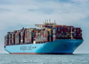 ميرسك تُكمل أول رحلة لها في البحر الأحمر منذ عامين تقريباً