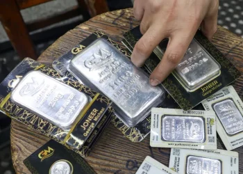 سعر الفضة يتجاوز 75 دولاراً للمرة الأولى في تاريخها