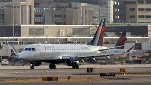 رائحة غريبة داخل المقصورة تجبر طائرة على الهبوط اضطراريا