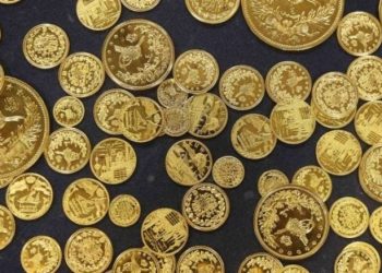 الذهب قرب أعلى مستوياته مع تراجع التضخم بأمريكا والفضة تتجاوز 90 دولاراً