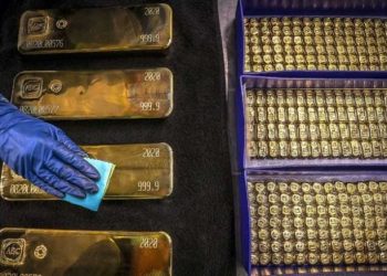 الذهب ينخفض مع جني الأرباح وتراجع الطلب على الملاذ الآمن