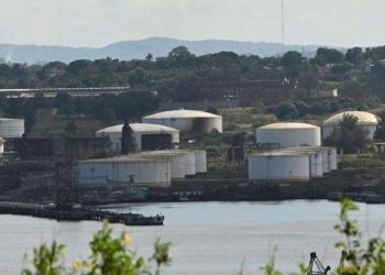 النفط يهبط رغم تراجع الإنتاج في أمريكا جراء عاصفة شتوية