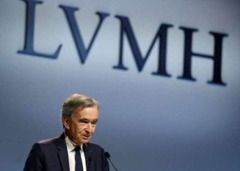 الملياردير الفرنسي برنار أرنو يتهم بلاده بمعاداة الشركات بسبب الضرائب المرتفعة