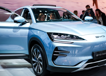 سباق تطوير بطاريات السيارات يشتعل