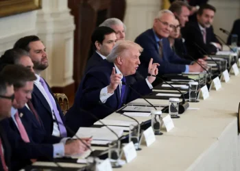 رويترز: واشنطن تسمح للصين بشراء نفط فنزويلا بأسعار أعلى من حقبة مادورو