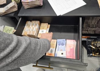 بعد شهر على طرحها.. لماذا يظل تداول العملة الجديدة محدوداً؟