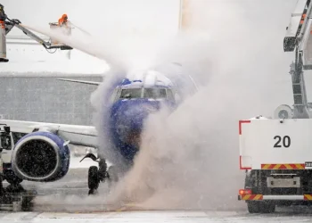 العاصفة الشتوية تُربك أميركا.. خسائر بـ115 مليار دولار وشلل في حركة الطيران