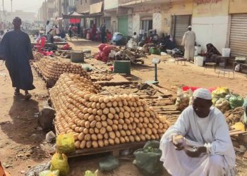 تحذيرات من انهيار معيشي في السودان