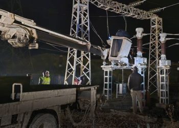 استعادة الربط الكهربائي لسد تشرين بعد عام من الانقطاع وعودة العنفات للعمل 