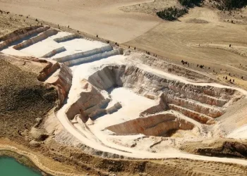 سوريا توقع اتفاقيات مع شركات خاصة لبيع واستثمار الفوسفات