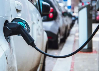 تسجيل 13.7 مليون سيارة كهربائية جديدة في 2025 على مستوى العالم