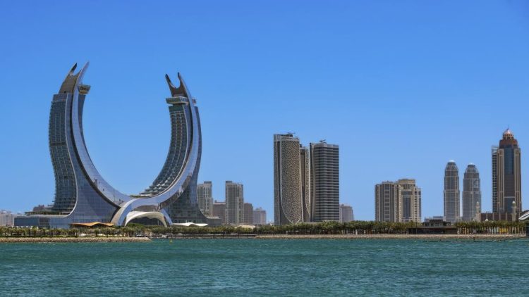 تزايد طلبات استقدام العمالة في قطر (Getty)