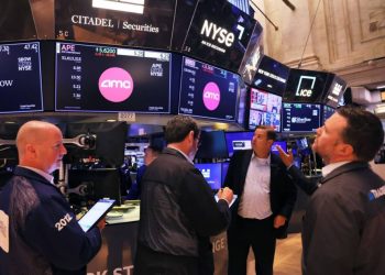 تهديدات ترامب التجارية تعصف بالأسهم الأمريكية والأوروبية