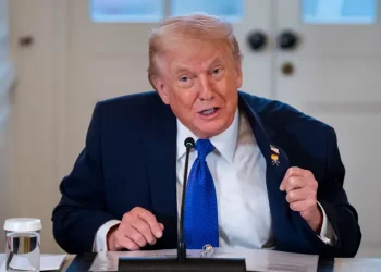 ترامب يهدد بمنع إكسون موبيل من الاستثمار في فنزويلا