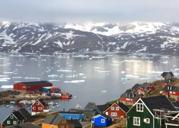 السباق على غرينلاند: بؤرة توتر في عالم ما بعد الجليد