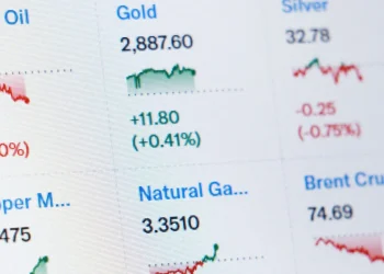 كيف تعيد المخاطر الجيوسياسية تشكيل أسواق السلع العالمية؟