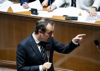 فرنسا: الحكومة بين خيارين أحلاهما مر لتمرير ميزانية عام 2026