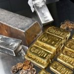 الذهب يرتفع بدعم من عمليات شراء بعد تراجعه بأكثر من 2%