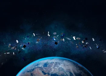 باحثون يحذرون: حطام الفضاء قد يهدد الطائرات إذا استمر العالم في تجاهل الخطر