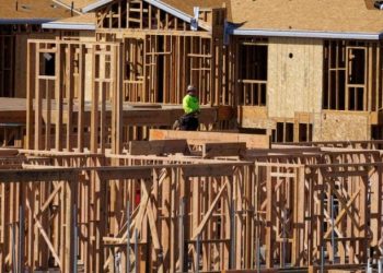 ترامب يطالب بفرض حظر فوري على شراء المستثمرين للمنازل في أمريكا