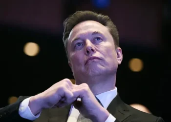 إيلون ماسك يكشف موعد بيع الروبوتات الشبيهة بالبشر