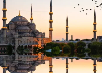 إيرادات السياحة التركية تقفز 6.8% في 2025 إلى 65.2 مليار دولار