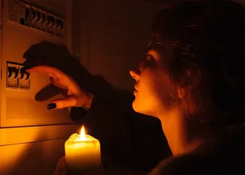 انقطاع الكهرباء عن نحو 60% من كييف و4 آلاف مبنى لا تزال بدون تدفئة